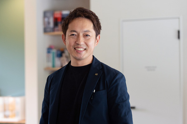 代表取締役 片岡 謙二 Kataoka Kenji
