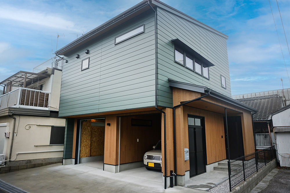 インテリアにこだわった
２階リビングの家