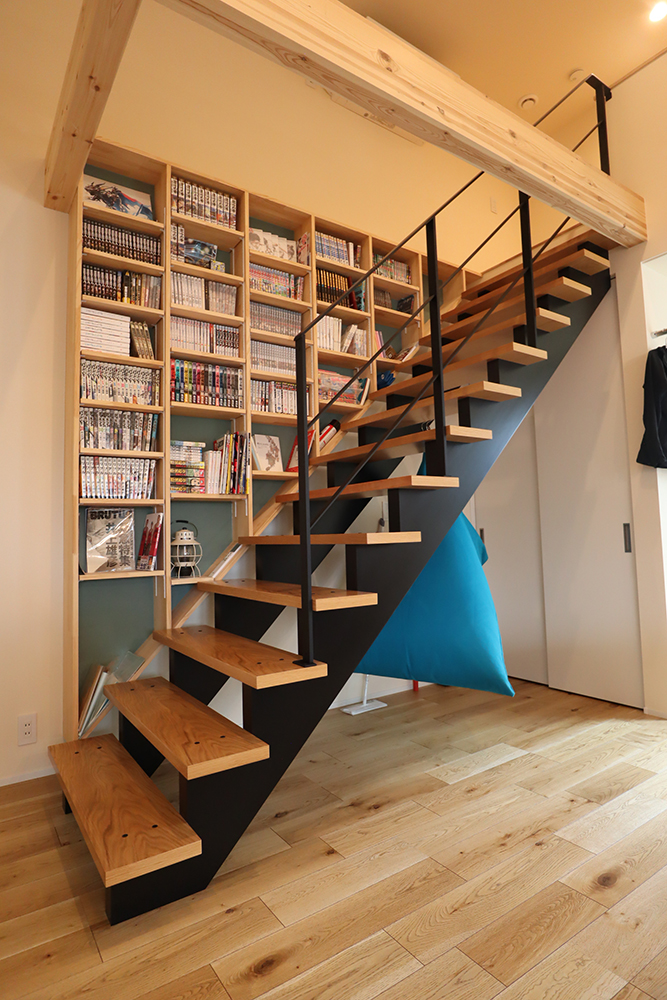 階段　壁　収納